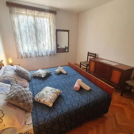 Zdenka For Max 2 Persons In Center Close To Sea *