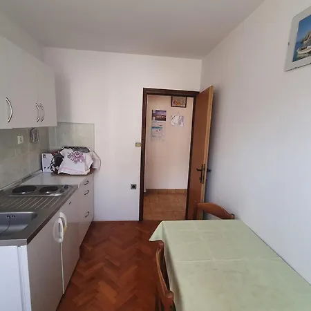 Zdenka For Max 2 Persons In Center Close To Sea *