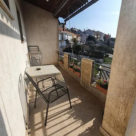 Zdenka For Max 2 Persons In Center Close To Sea Vrsar