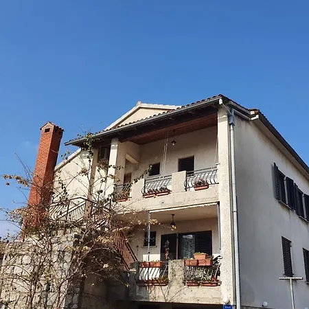 Zdenka For Max 2 Persons In Center Close To Sea Vrsar